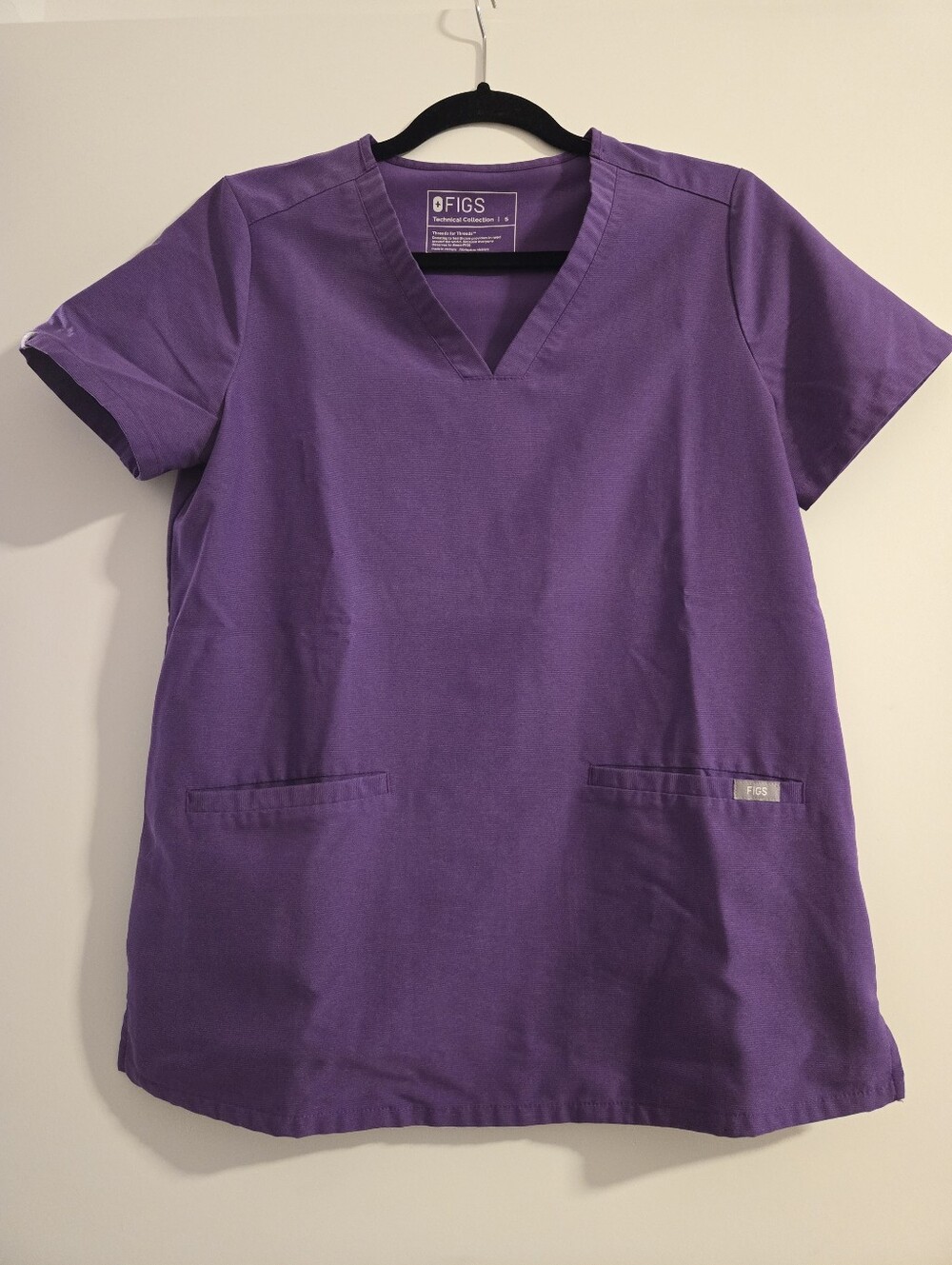 FIGS Ultraviolet Casma Scrub Top Size Small